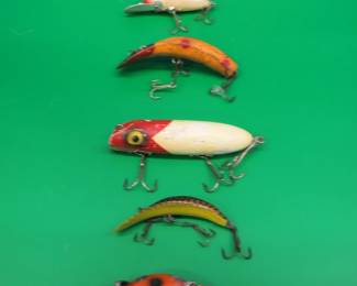 Lot 287. Helin 2S Flatfish, Arbogast jointed Jitterbug, River Runt-style bait, Helin X5 Flatfish, Hula Popper-style bait and a wooden Bass-Oreno