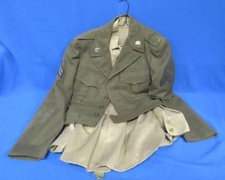 Lot 217. WW2 era US Army uniform