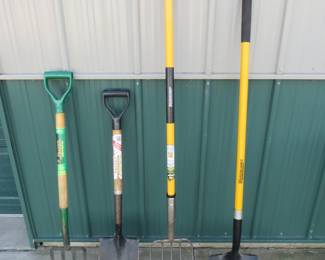 Lot 232. Long-handled tools