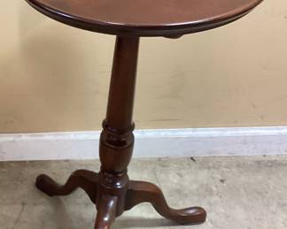 KITTINGER ROUND OCCASIONAL TABLE, DD336-WA