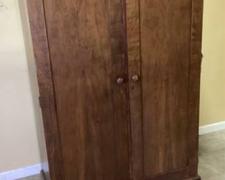 VTG. DOUBLE DOOR CHIFFOROBE, LEG NEEDS REPAIR
