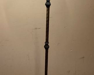 TIFFANY STYLE STAINED GLASS FLOOR LAMP