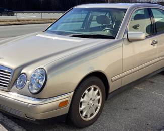 1999 Mercedes-Benz E320 E CLASS 320 1999 MERCEDES-BENZ E 320 4dr SEDAN, LIKE NEW MICHELIN TIRES 90% TREAD, 5 SPEED AUTOMATIC, NEW BATTERY IN 2021, NEW HEADLIGHT COVERS, GOOD RUNNING CONDITION
VIN: WDB2100651A951044
Miles: 316569
Engine: V6
Color: SMOKE SILVER METALLIC