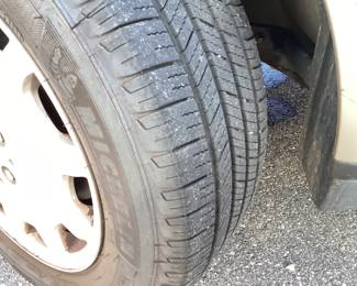 1999 Mercedes-Benz E320 E CLASS 320 1999 MERCEDES-BENZ E 320 4dr SEDAN, LIKE NEW MICHELIN TIRES 90% TREAD, 5 SPEED AUTOMATIC, NEW BATTERY IN 2021, NEW HEADLIGHT COVERS, GOOD RUNNING CONDITION
VIN: WDB2100651A951044
Miles: 316569
Engine: V6
Color: SMOKE SILVER METALLIC