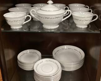 ROSENTHAL CHINA SET, ESTIMATE 40 PIECES