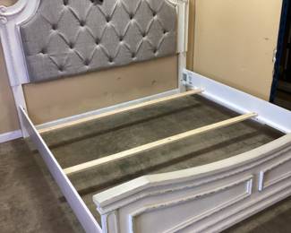 SIGNATURE DESIGN BY ASHLEY UPHOLSTERED PANEL KING BED