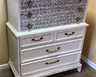 PULASKI FURNITURE WHITE CHEST OF DRAWERS