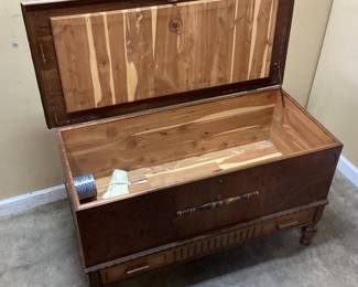 THE HONDERICH FURNITURE ‘’RED SEAL’’ CEDAR CHEST