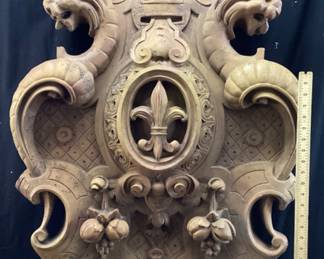 LARGE FLEUR-DE-LIS CARTOUCHE WALL DECOR