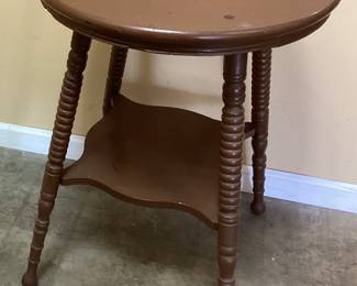 ROUND 2 TIER BOBBIN LEG ACCENT TABLE