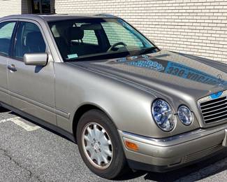 1999 Mercedes-Benz E320 E CLASS 320 1999 MERCEDES-BENZ E 320 4dr SEDAN, LIKE NEW MICHELIN TIRES 90% TREAD, 5 SPEED AUTOMATIC, NEW BATTERY IN 2021, NEW HEADLIGHT COVERS, GOOD RUNNING CONDITION
VIN: WDB2100651A951044
Miles: 316569
Engine: V6
Color: SMOKE SILVER METALLIC