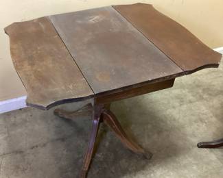 DUNCAN PHYFE CLAW FOOT DROP LEAF PEDESTAL TABLE