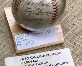 1970 CINCINNATTI REDS AUTOGRAPHED BASEBALL, JOHNNY BENCH, LEE MAY, TONY CLONINGER, GEORGE ANDERSON & RAY WASHBURN