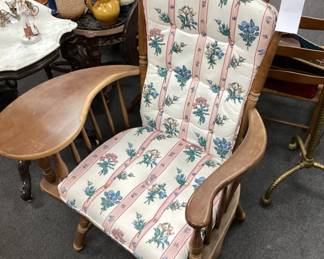 VTG. HEYWOOD WAKEFIELD MAPLE COLONIAL WINDSOR SCHOOL TEACHER CHAIR, CIRCA 1960s