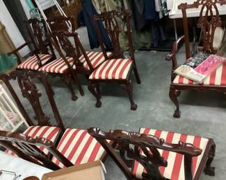 VINTAGE CHIPPENDALE STYLE QUEEN ANN BALL CLAW HAND CARVED DINING CHAIR SET