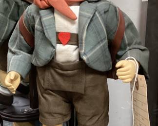 14" GOEBEL HUMMEL PORCELAIN FIGURINE
