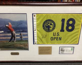 VTG. PGA GOLFER TOM KITE SIGNED U.S. OPEN 18TH FLAG, FRAMED