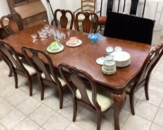 DINING TABLE & 8 CHAIRS