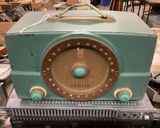 VINTAGE ZENITH TUBE RADIO