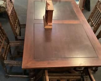 KITTINGER FURNITURE DINING TABLE & CHAIRS