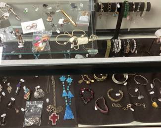 VINTAGE STERLING SILVER BROOCHES, CHARMS, BRACELETS, NECKLACES, DISPLAY CASES