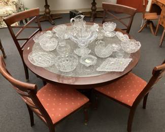 ROUND TABLE & 4 CHAIRS, VTG. CUT GLASS PIECES