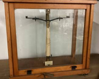 ANTIQUE PHILLIP HARRIS LTD, BIRMINGHAM GLASS CASE APOTHECARY BALANCE SCALES