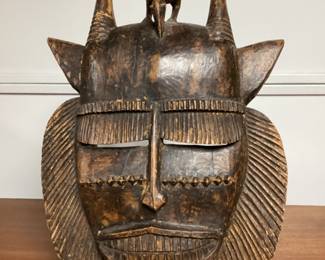 VINTAGE HAND CARVED TRIBAL MASK