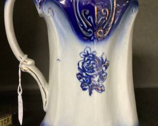 ANTIQUE VICTOR ENGLISH FLOW BLUE & WHITE 9'' FLORAL PATTERN PITCHER