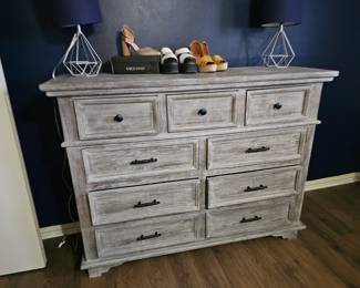 Dresser, pair of lamps