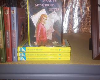4 Books of the Nancy Drew Mystery stories Series