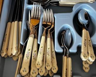 Vintage Pfaltzgraff Tea Rose flatware, we also have a large set of the dishes that match