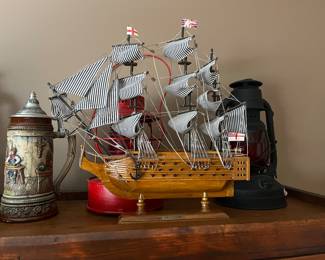Model British Royal Navy Ship HMS Victory