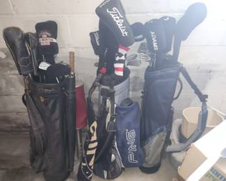 Assorted men's golf clubs