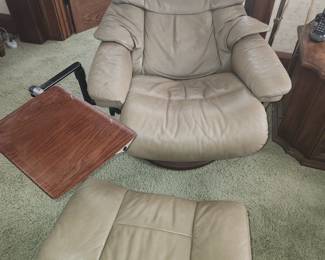 Stressless chair and ottoman 
