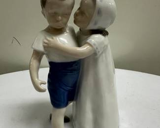 Royal Copenhagen Figurine | Ceramic Royal Copenhagen figurine of two children (Made in Denmark) -  h. 7.5 x w. 4 in

