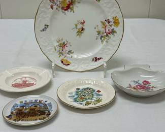 (5pc) Misc. Dishes | Miscellaneous vintage collectible plates from Wedgwood, Carrigaline Pottery (Made in Ireland), and more.
