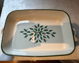 Lenox Holiday Dish | Lenox ceramic holiday patterned casserole dish.

