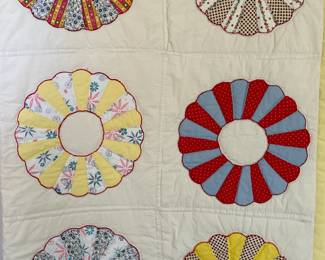 Dresden Plate pattern quilt