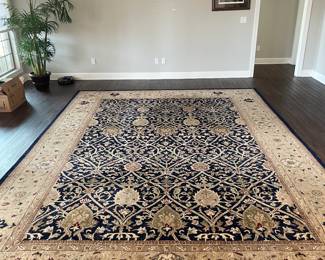 Nice large rug 11' x 15'