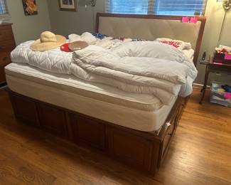 Like new King Mattress and platform bed with 6 storage drawers