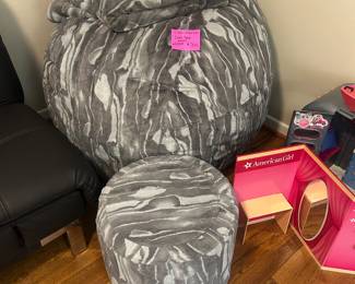 Like new Sak bean bag, ottoman and throw!