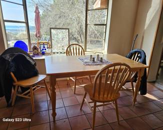 dining room set great for family dining 