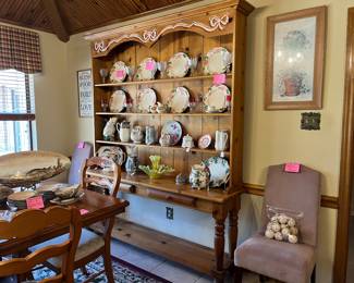 Pine Welsh Cupboard with 8 Desert Rose Franciscan pattern dinner plates