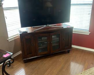 Nice Ent sideboard with 65" Smart TV, DVD player