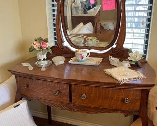 Antique tiger vanity with Mirror
