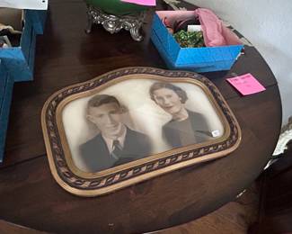 Convex antique picture frame