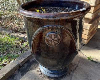 Very large pair of outdoor pot