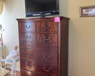 Eight drawer chest