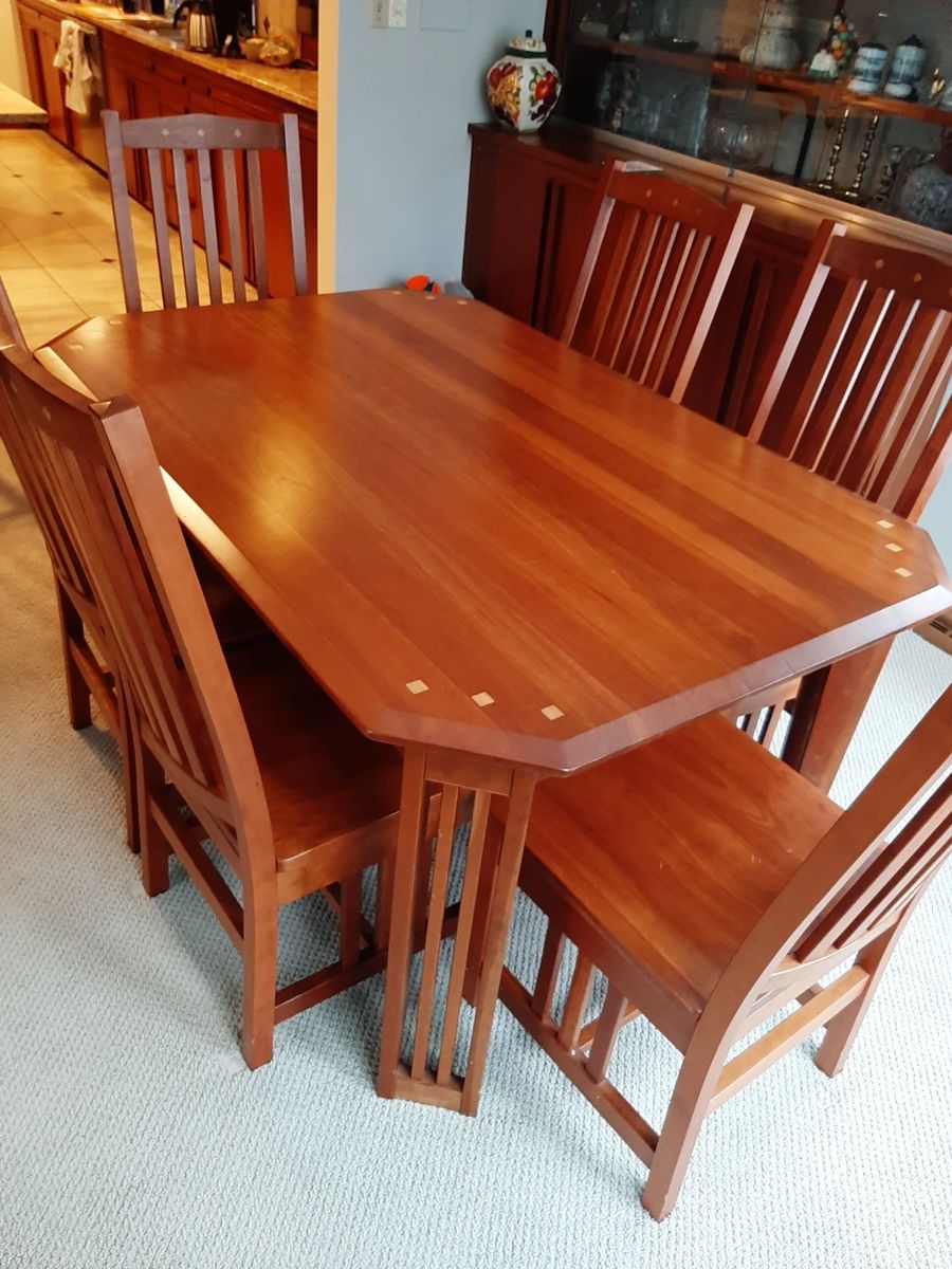 Beautiful Cherry Dining Set with 1-18" leaf & 8 chairs.
There are two matching bar chairs.  Amish Country View
